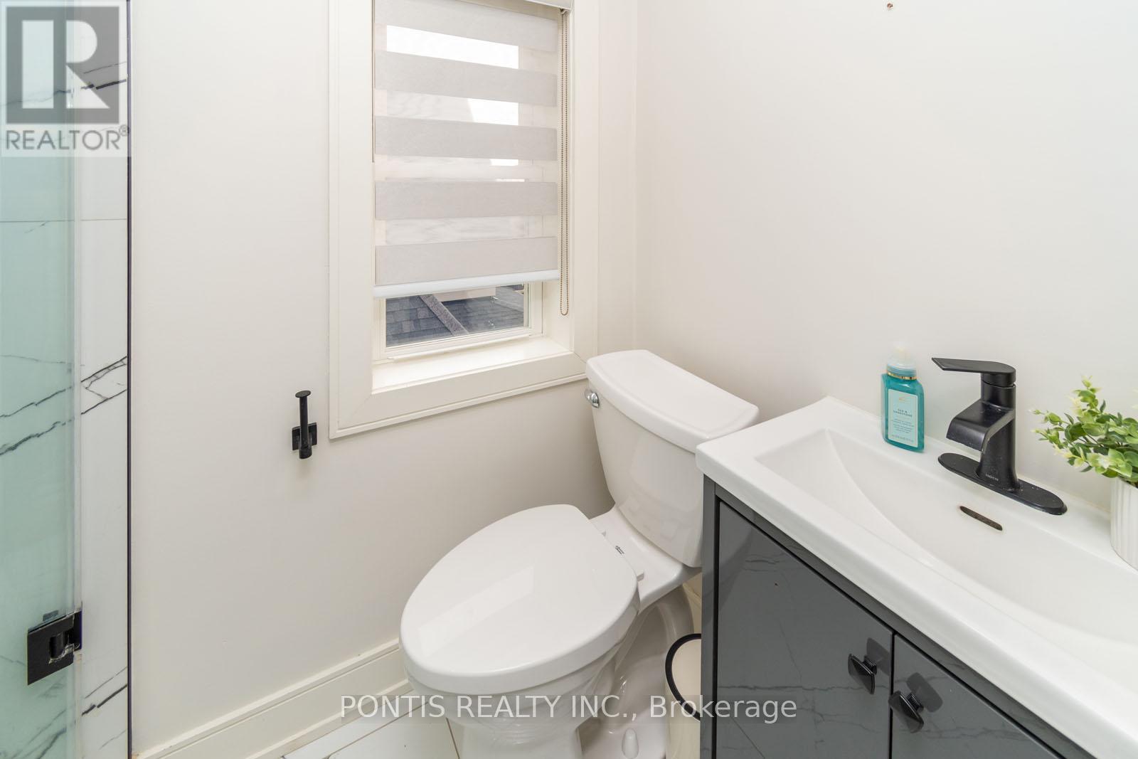 38 Kempenfelt Drive, Barrie (City Centre), Ontario  L4M 1B9 - Photo 28 - S12989698