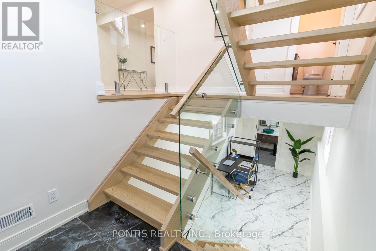 38 Kempenfelt Drive, Barrie (City Centre), Ontario  L4M 1B9 - Photo 29 - S12989698