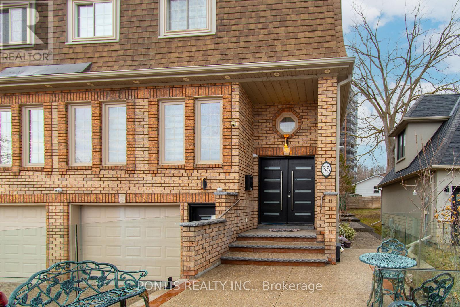 38 Kempenfelt Drive, Barrie (City Centre), Ontario  L4M 1B9 - Photo 3 - S12989698