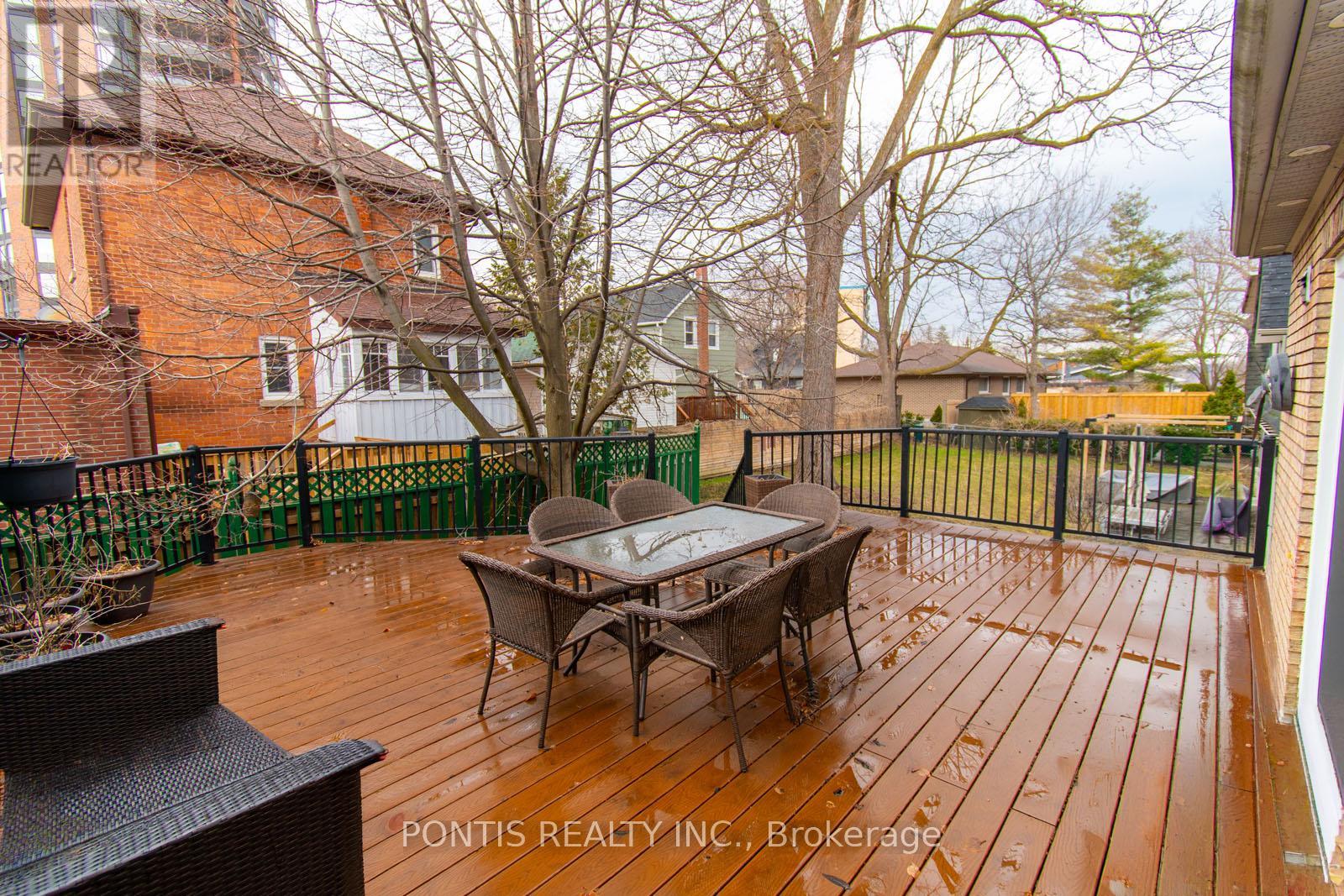 38 Kempenfelt Drive, Barrie (City Centre), Ontario  L4M 1B9 - Photo 37 - S12989698