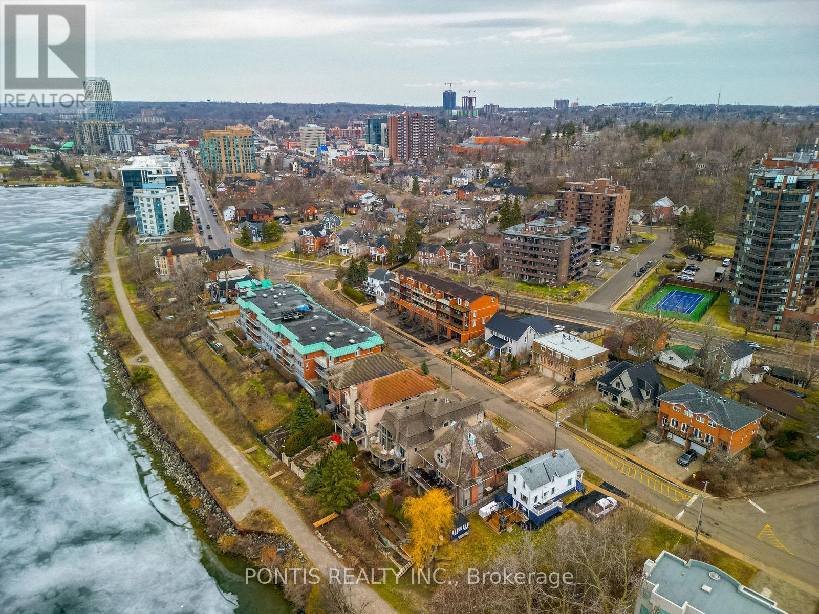 38 Kempenfelt Drive, Barrie (City Centre), Ontario  L4M 1B9 - Photo 42 - S12989698