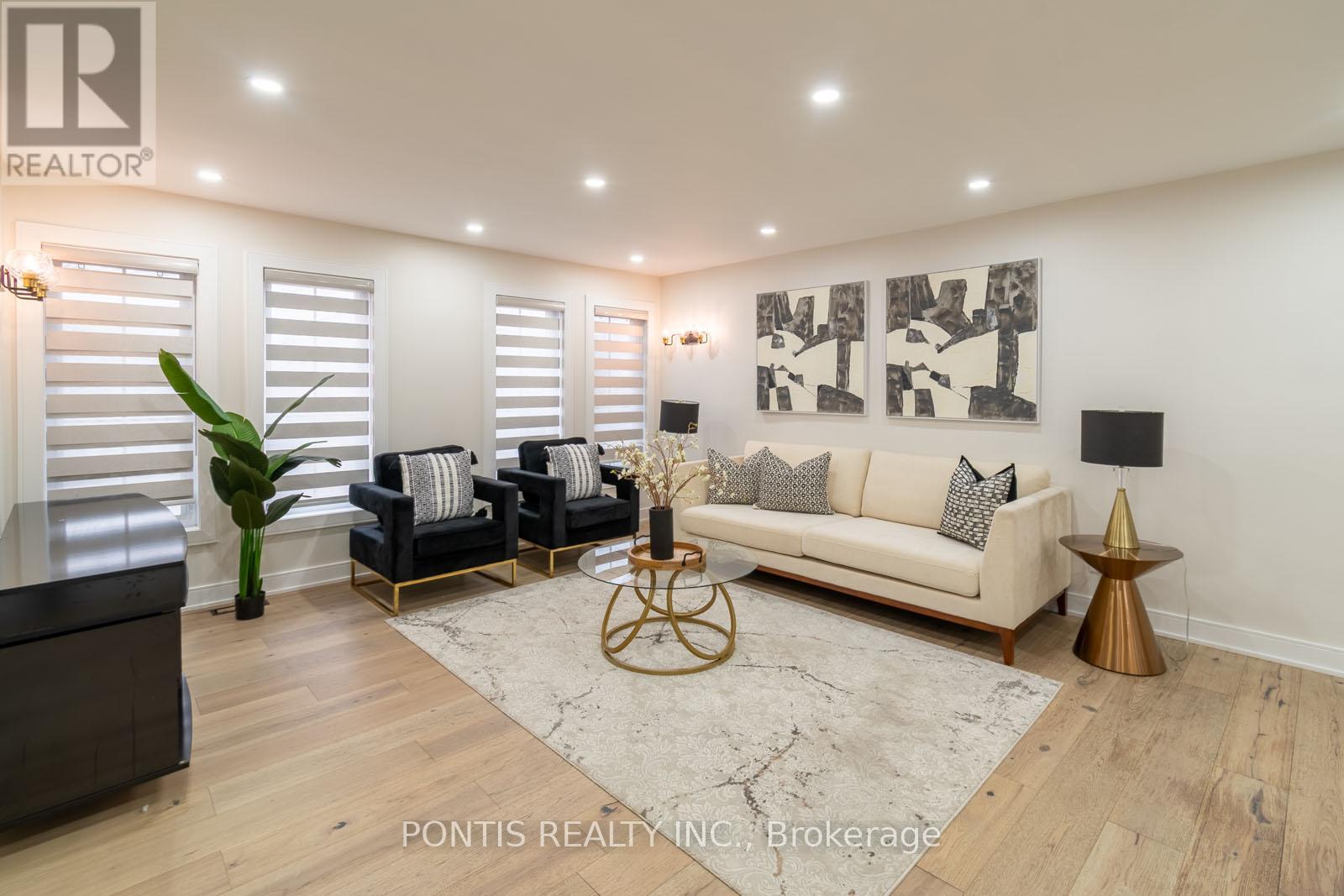 38 Kempenfelt Drive, Barrie (City Centre), Ontario  L4M 1B9 - Photo 9 - S12989698