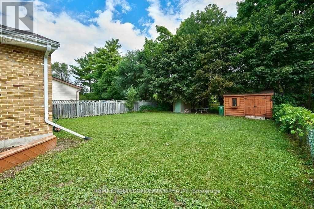 11 Oak Street, Barrie (Grove East), Ontario  L4M 3V1 - Photo 12 - S12989848