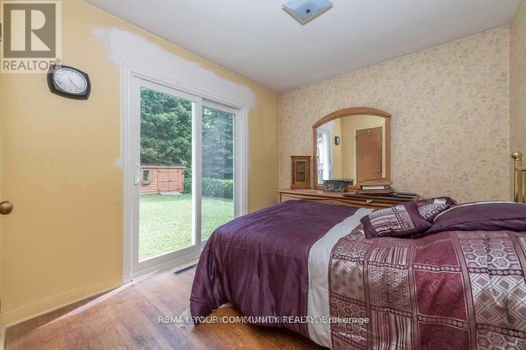 11 Oak Street, Barrie (Grove East), Ontario  L4M 3V1 - Photo 4 - S12989848