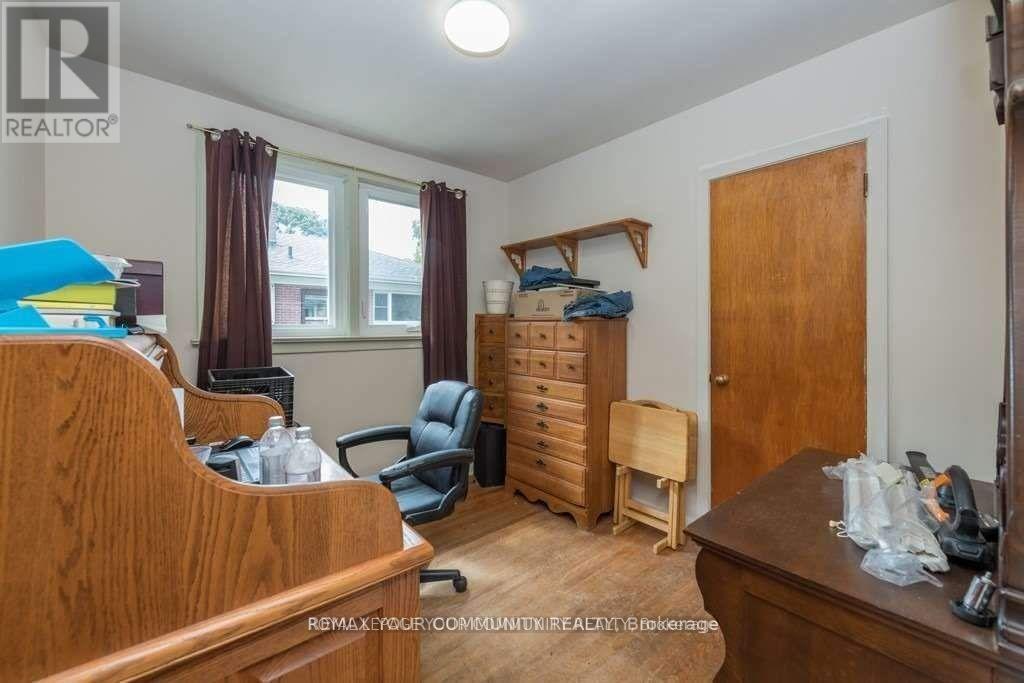 11 Oak Street, Barrie (Grove East), Ontario  L4M 3V1 - Photo 7 - S12989848