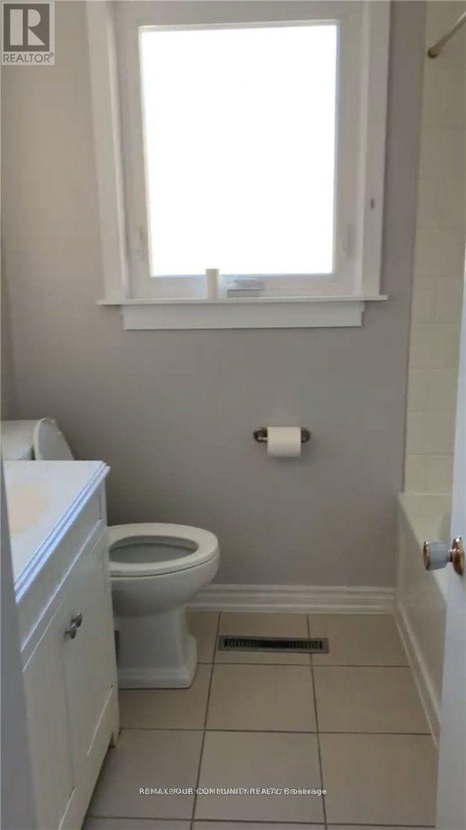 11 Oak Street, Barrie (Grove East), Ontario  L4M 3V1 - Photo 8 - S12989848