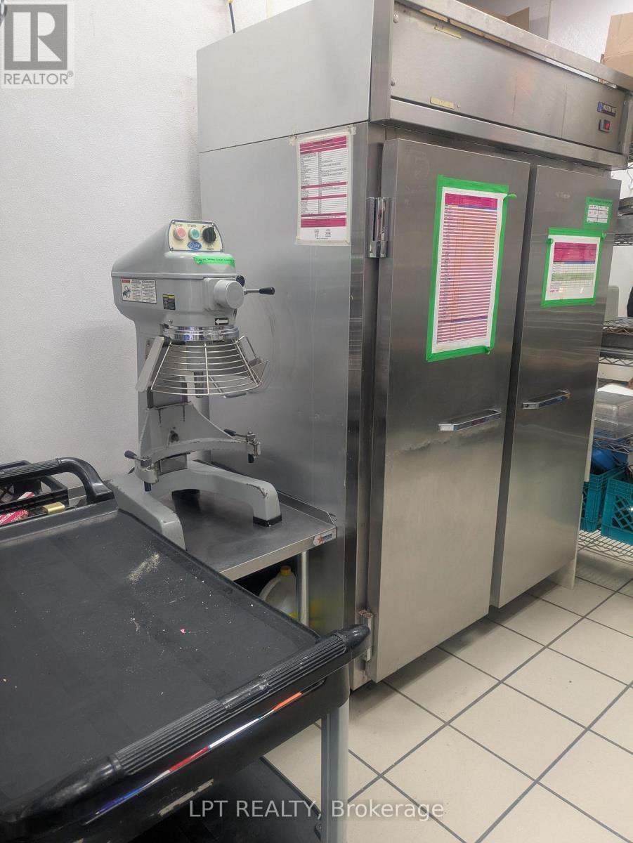 D1-A - 636 Yonge Street, Barrie, Ontario  L4N 4E6 - Photo 13 - S12989886