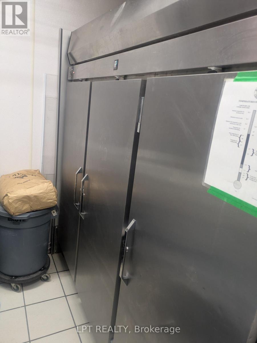 D1-A - 636 Yonge Street, Barrie, Ontario  L4N 4E6 - Photo 15 - S12989886