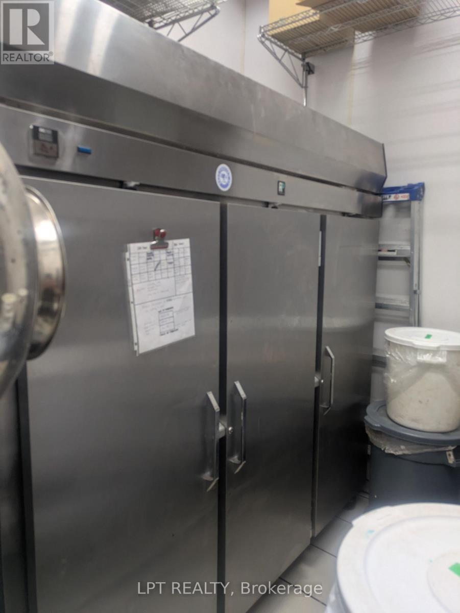 D1-A - 636 Yonge Street, Barrie, Ontario  L4N 4E6 - Photo 16 - S12989886