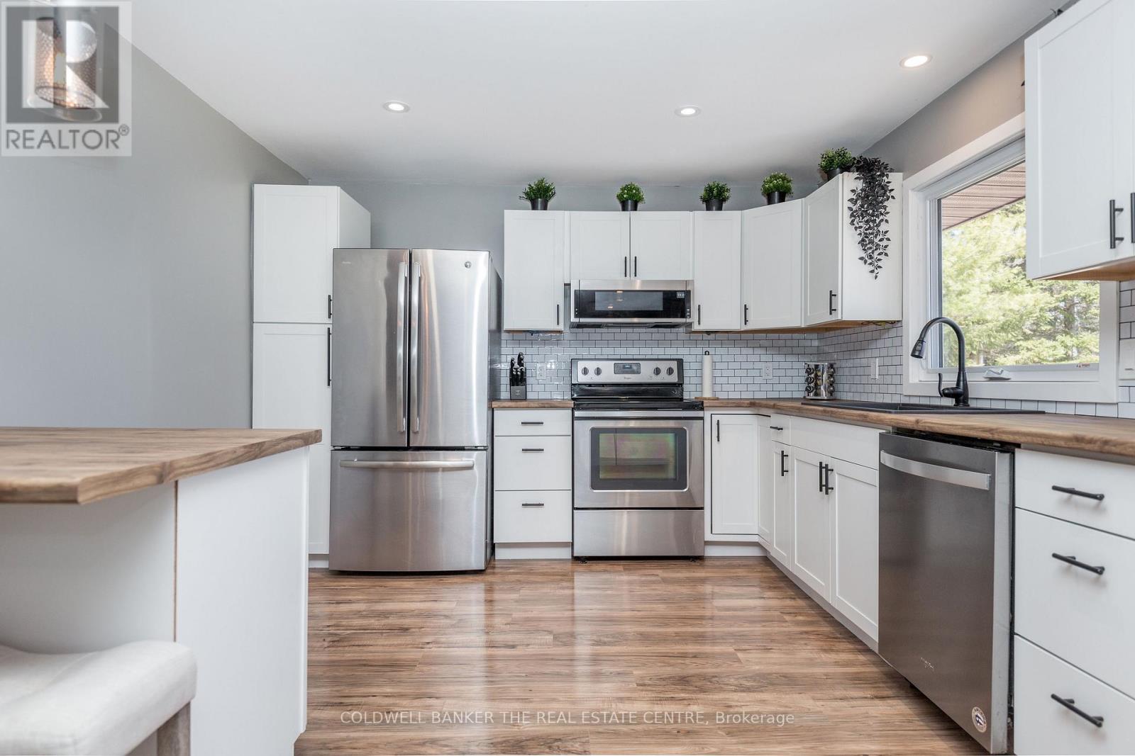 88 Maskinonge Road, Tay, Ontario  L0K 2A0 - Photo 6 - S12989890