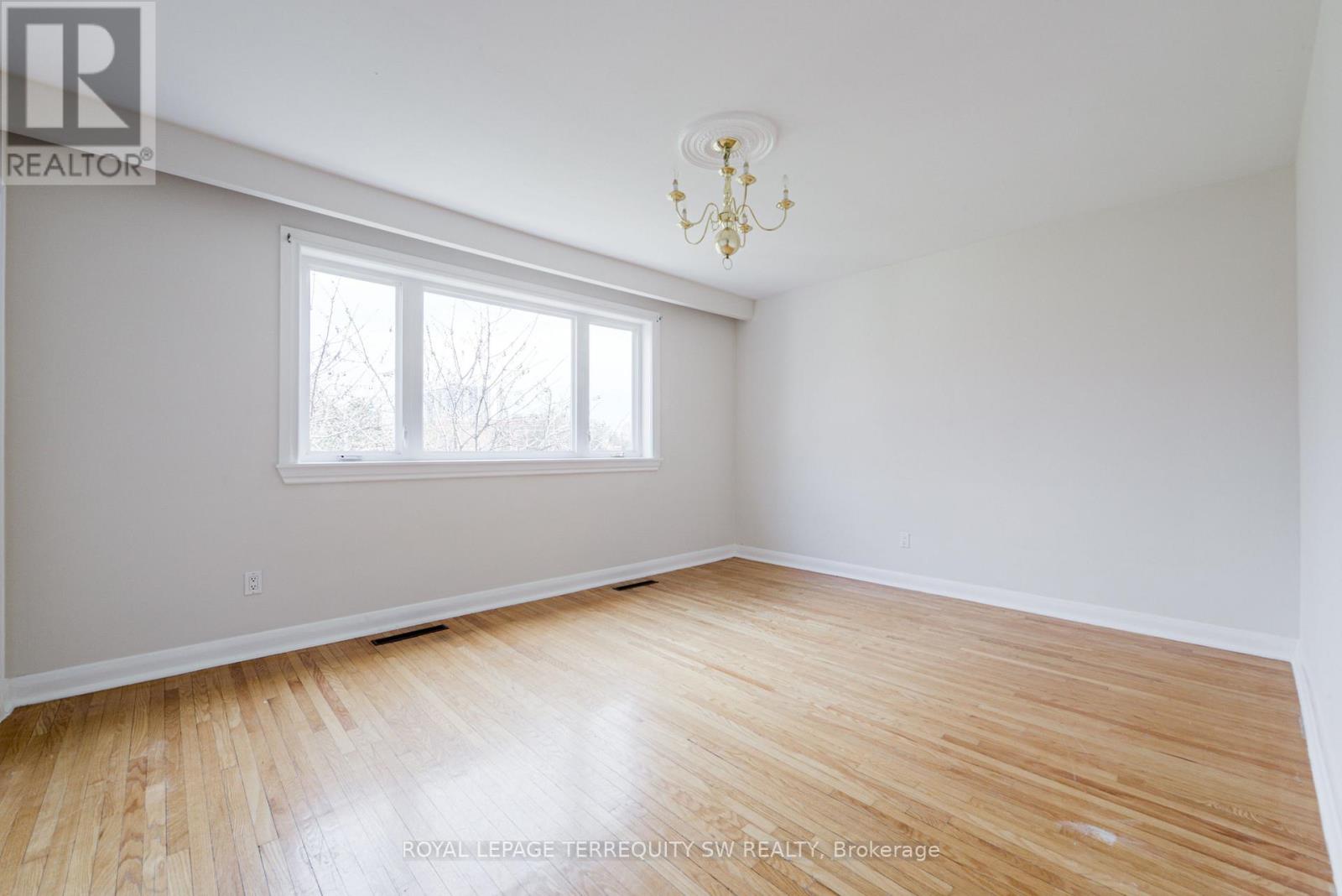 35 Euphrasia Drive, Toronto, Ontario  M6B 3V8 - Photo 30 - W12986952