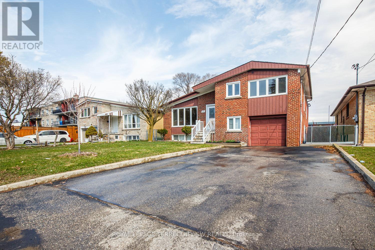 35 Euphrasia Drive, Toronto, Ontario  M6B 3V8 - Photo 2 - W12986952