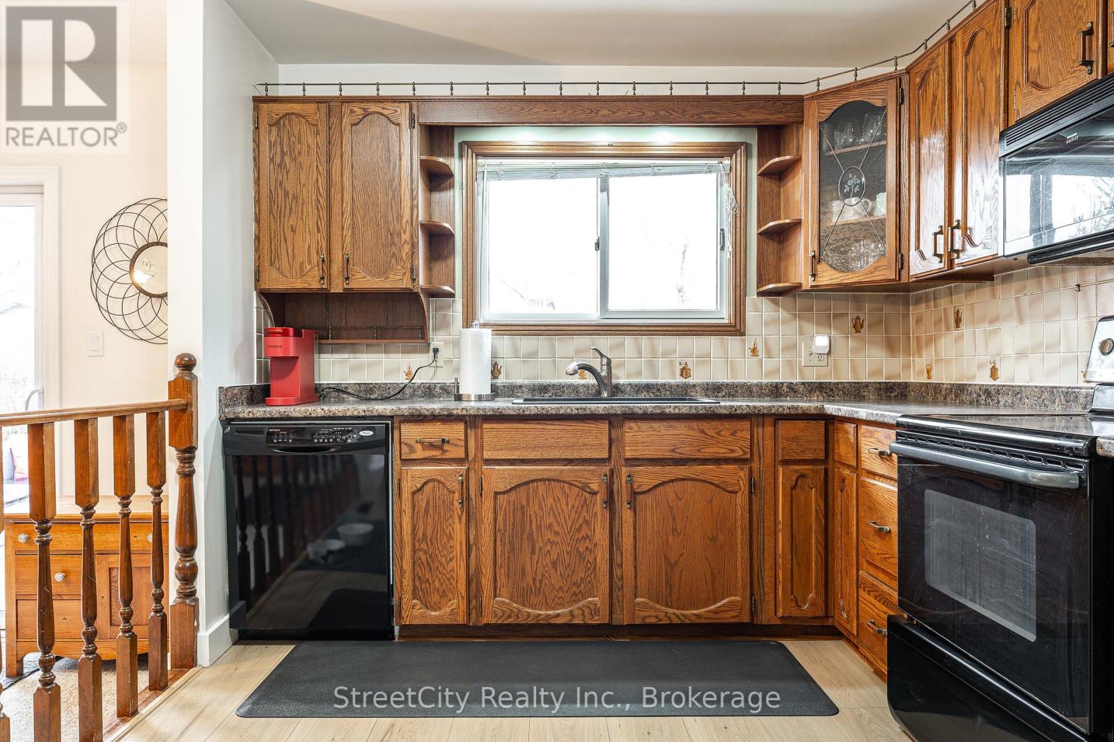 34 White Street, Stratford, Ontario  N5A 7M5 - Photo 11 - X12989718