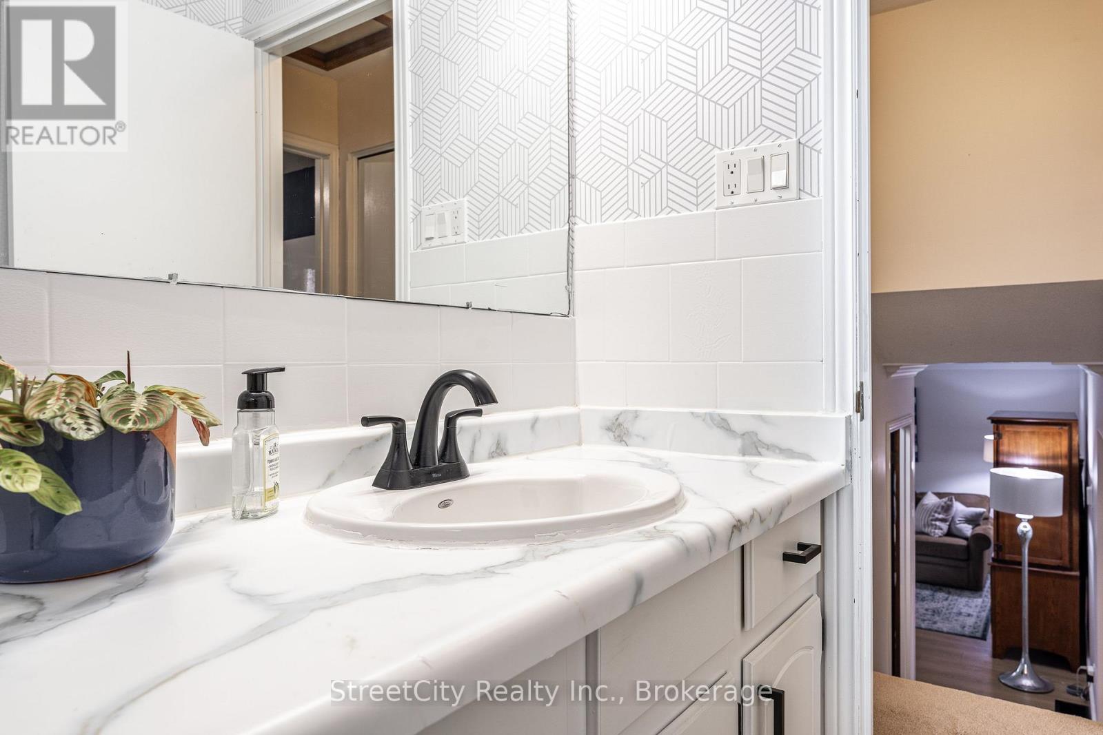 34 White Street, Stratford, Ontario  N5A 7M5 - Photo 26 - X12989718