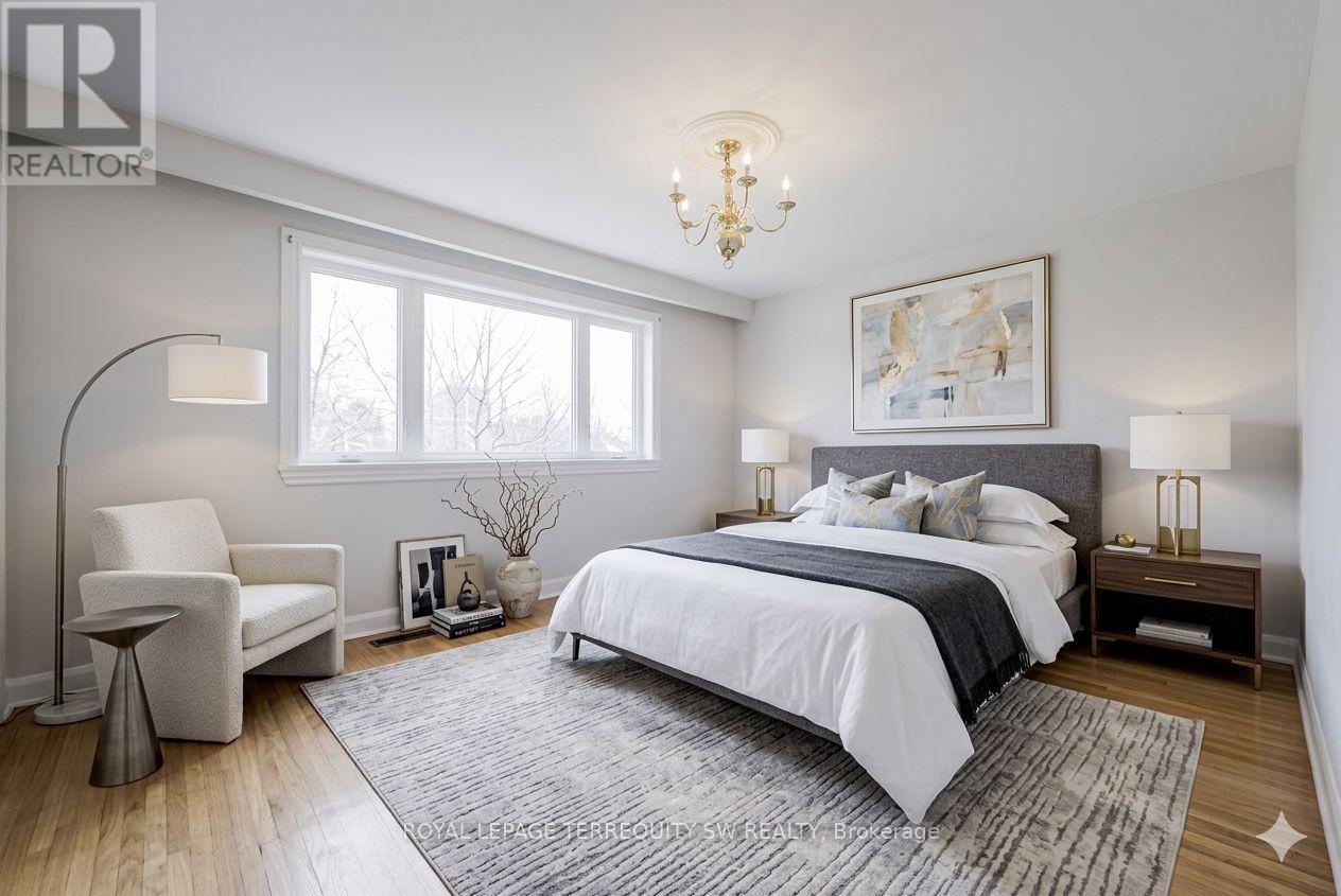 35 Euphrasia Drive, Toronto, Ontario  M6B 3V8 - Photo 8 - W12986952