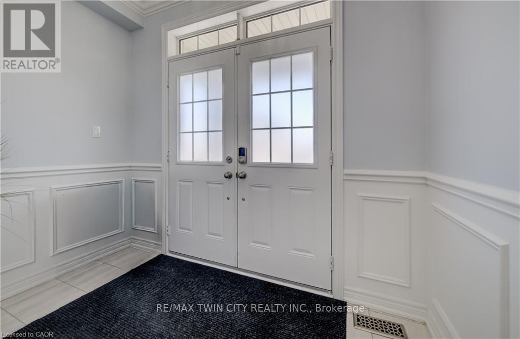 524 Linden Drive, Cambridge, Ontario  N3H 5L5 - Photo 2 - X12903028