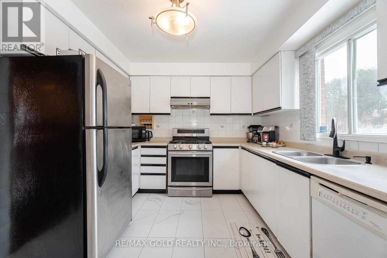 29 Brydon Crescent, Brampton, Ontario  L6X 3K2 - Photo 13 - W12989510