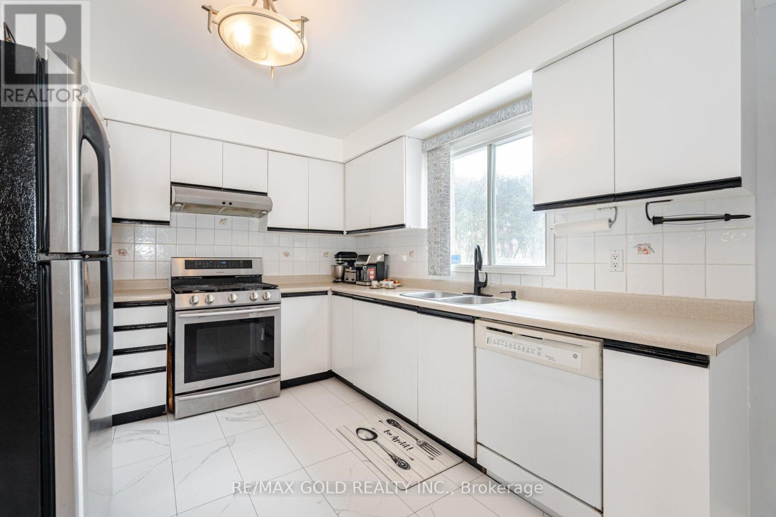 29 Brydon Crescent, Brampton, Ontario  L6X 3K2 - Photo 14 - W12989510