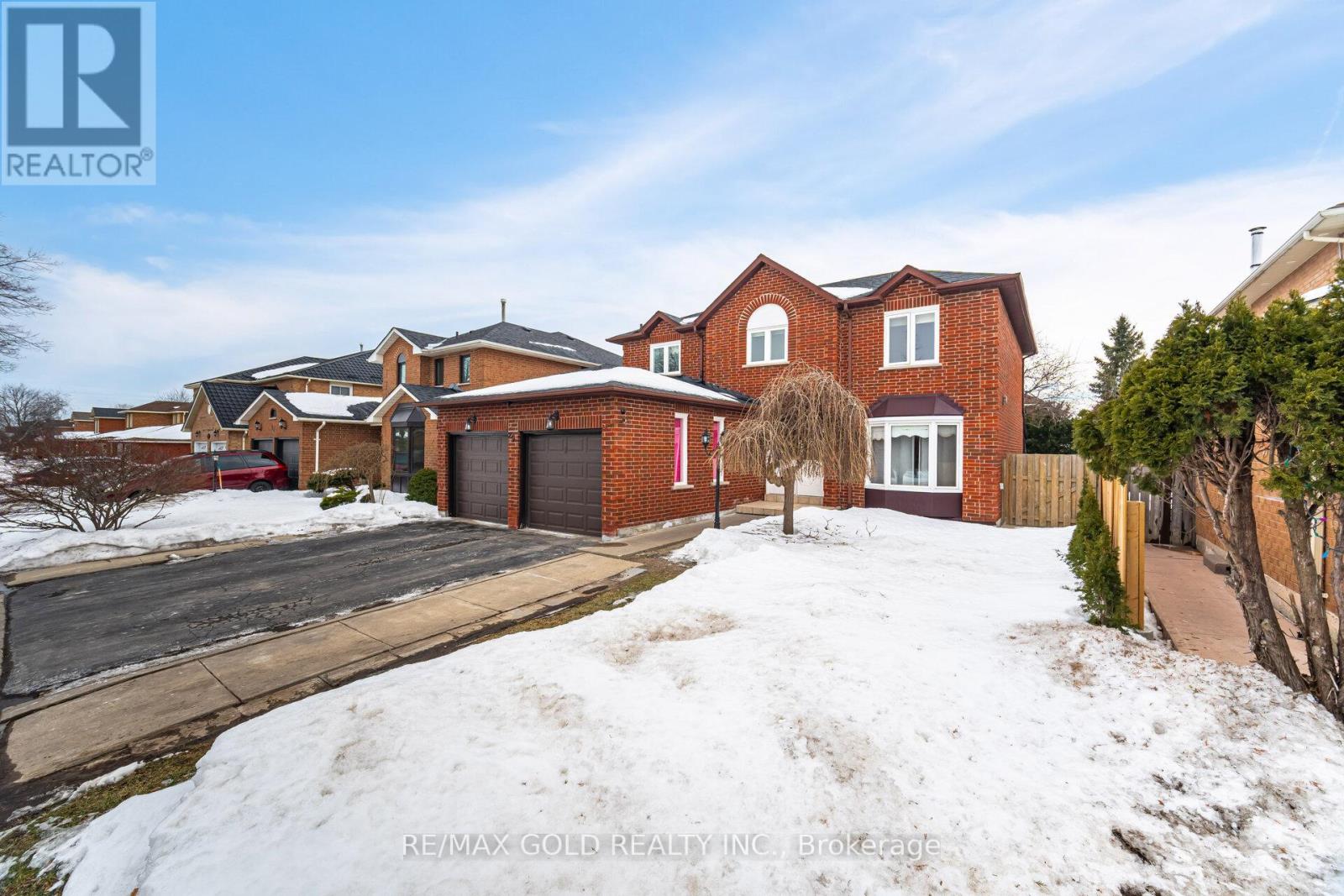 29 Brydon Crescent, Brampton, Ontario  L6X 3K2 - Photo 2 - W12989510