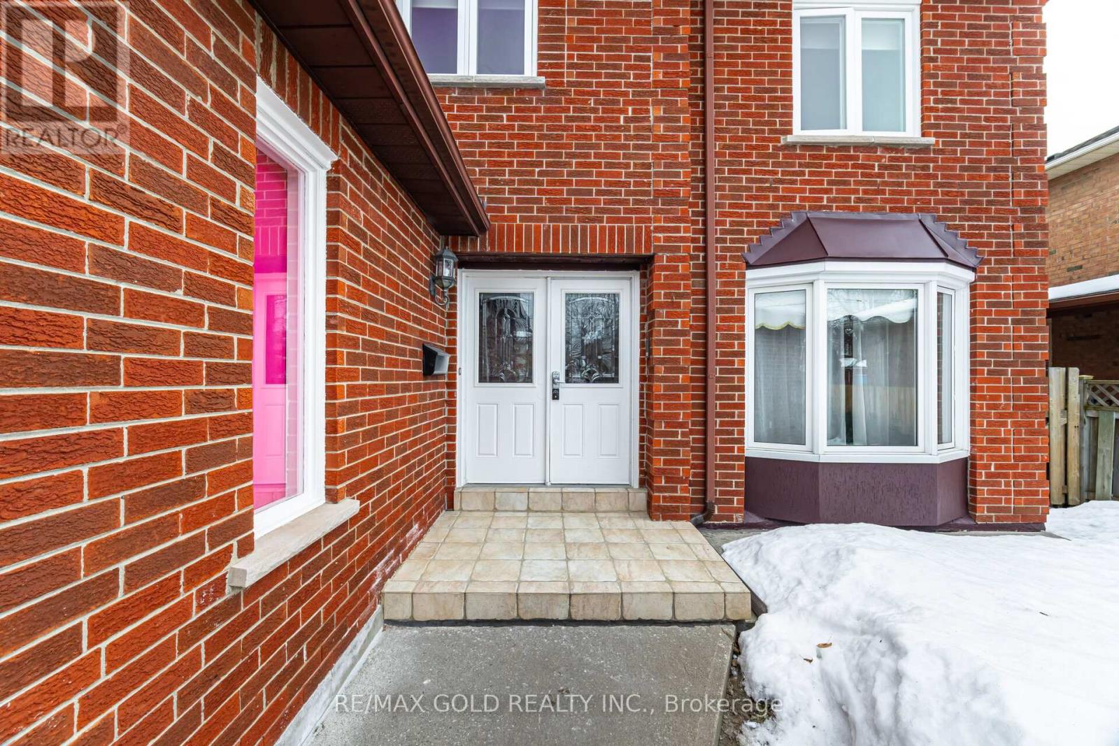 29 Brydon Crescent, Brampton, Ontario  L6X 3K2 - Photo 3 - W12989510