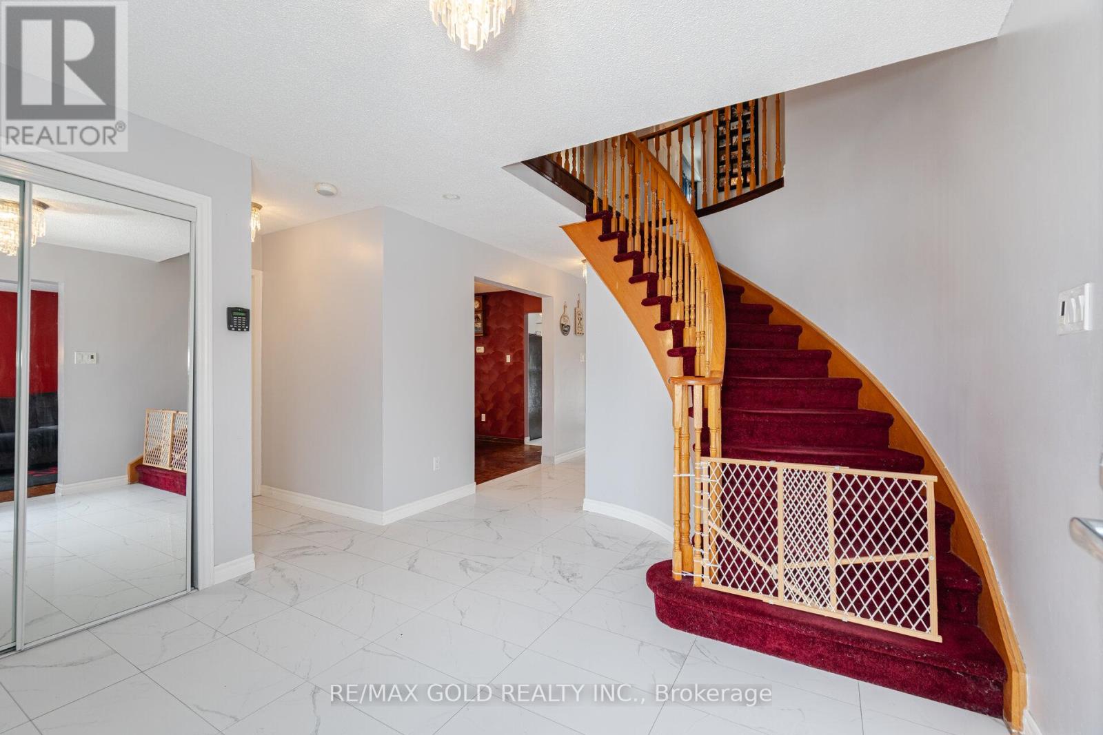 29 Brydon Crescent, Brampton, Ontario  L6X 3K2 - Photo 5 - W12989510