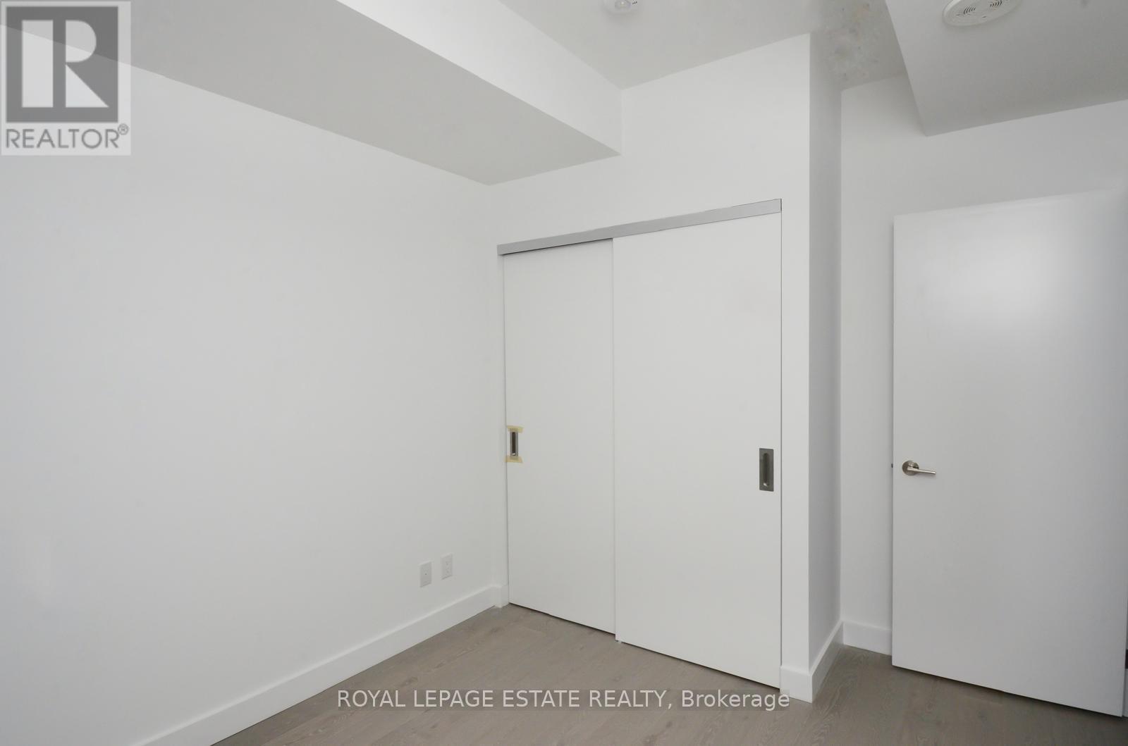 406 - 160 Kingsway Crescent, Toronto, Ontario  M8X 2S4 - Photo 3 - W12989512