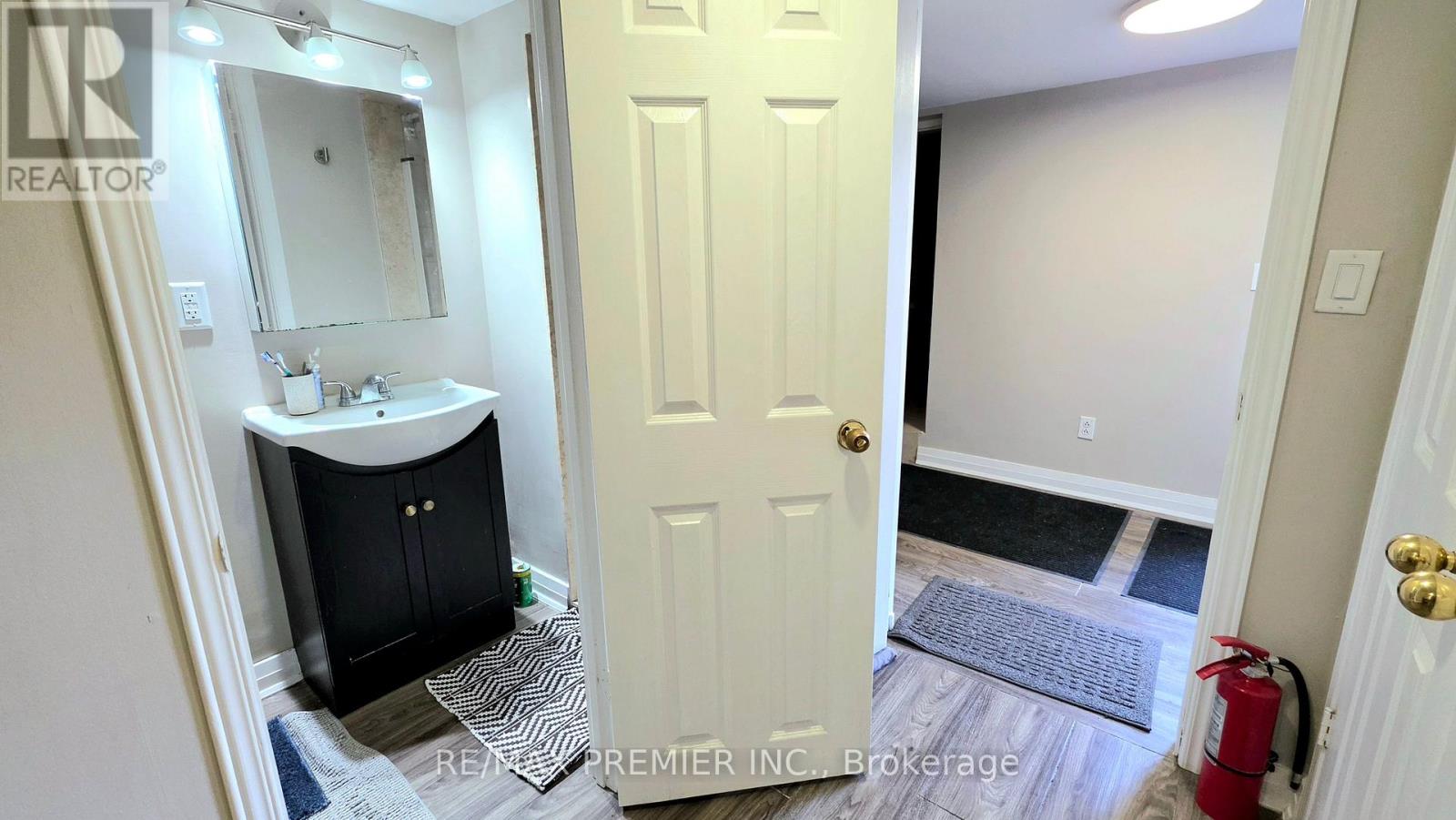 75 Auburn Avenue, Toronto, Ontario  M6H 2L8 - Photo 11 - W12989516