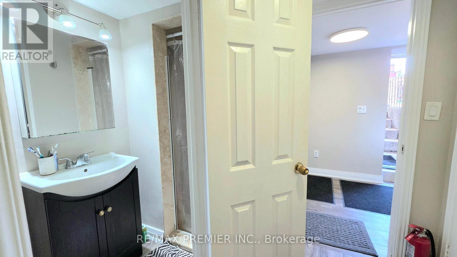 75 Auburn Avenue, Toronto, Ontario  M6H 2L8 - Photo 13 - W12989516