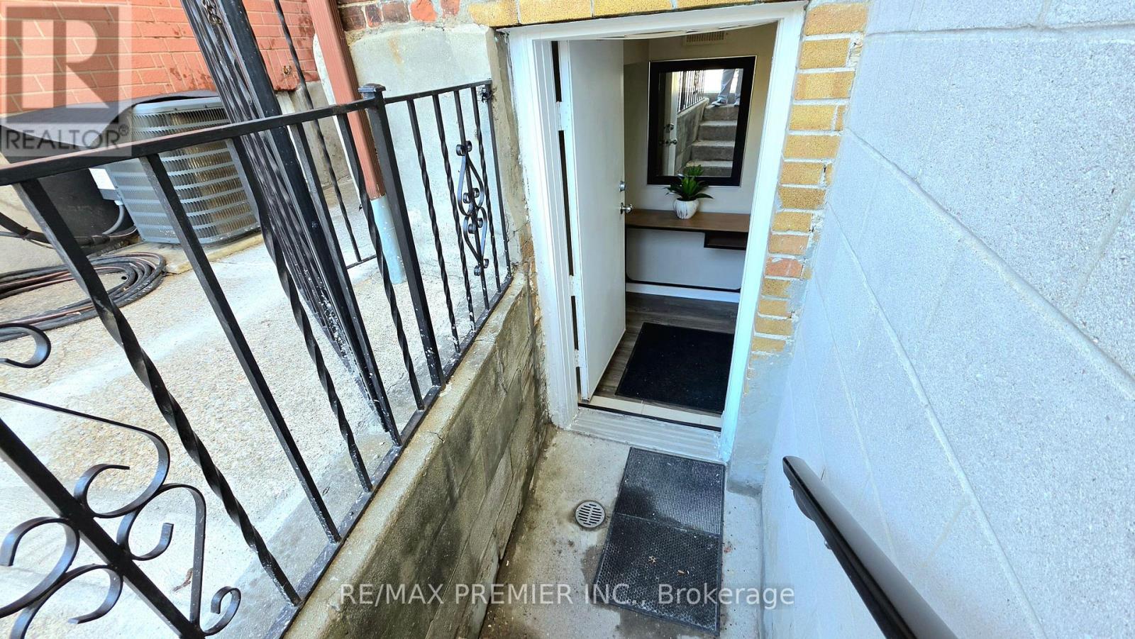 75 Auburn Avenue, Toronto, Ontario  M6H 2L8 - Photo 14 - W12989516