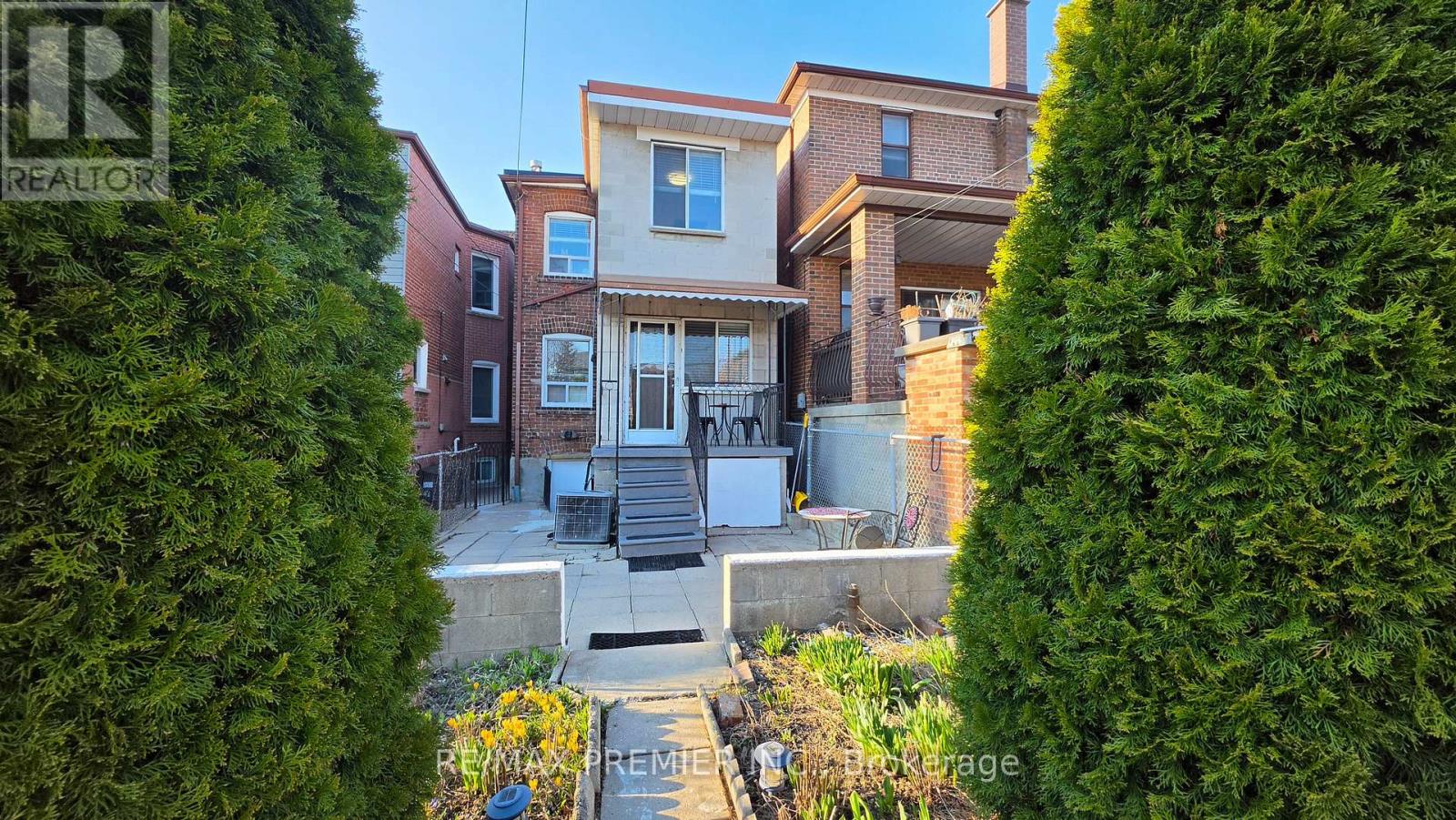 75 Auburn Avenue, Toronto, Ontario  M6H 2L8 - Photo 4 - W12989516