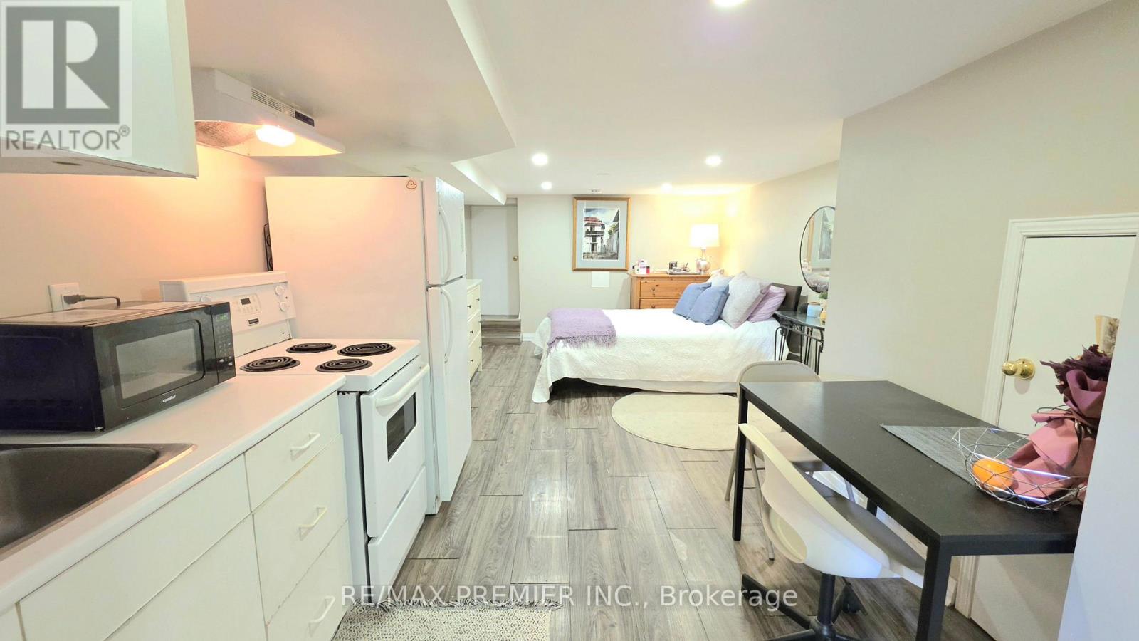 75 Auburn Avenue, Toronto, Ontario  M6H 2L8 - Photo 7 - W12989516