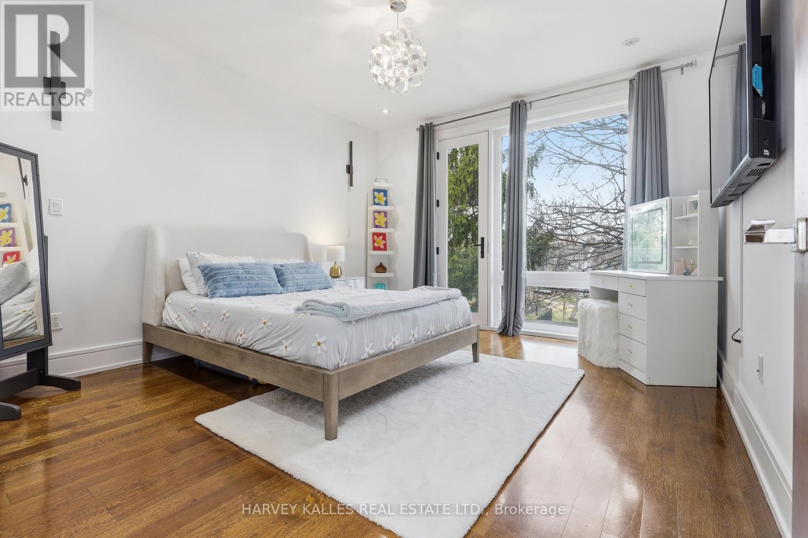 46 Ravenscrest Drive, Toronto, Ontario  M9B 5M7 - Photo 10 - W12989518