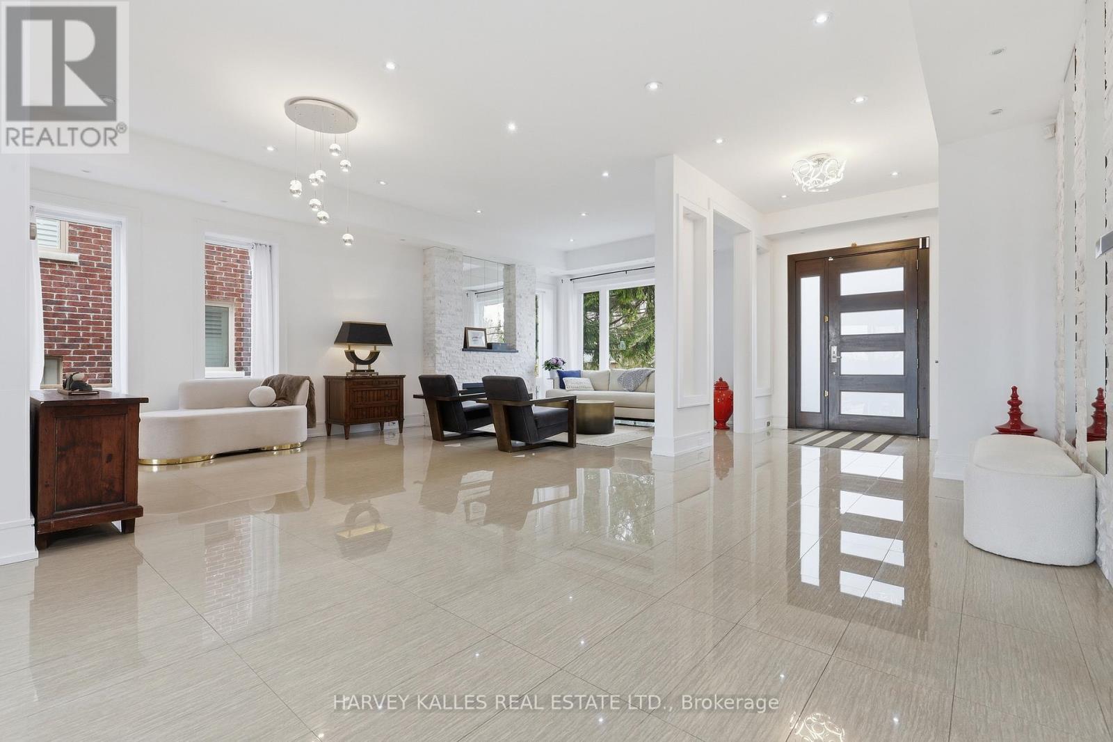 46 Ravenscrest Drive, Toronto, Ontario  M9B 5M7 - Photo 3 - W12989518