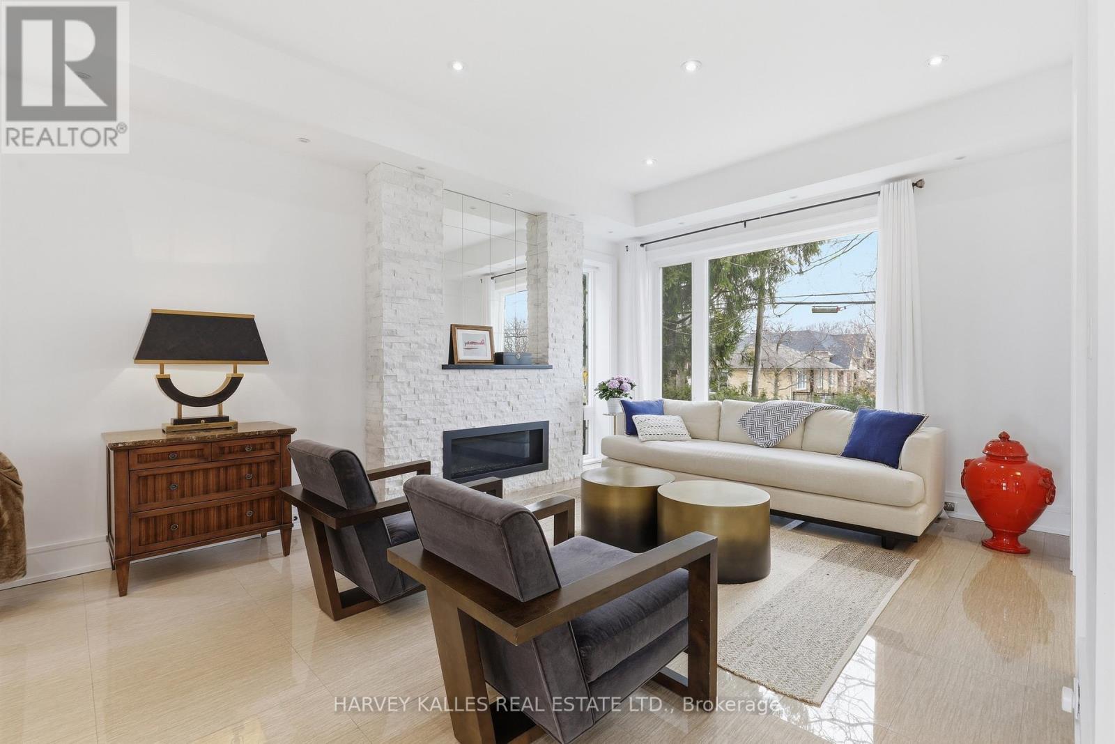 46 Ravenscrest Drive, Toronto, Ontario  M9B 5M7 - Photo 4 - W12989518