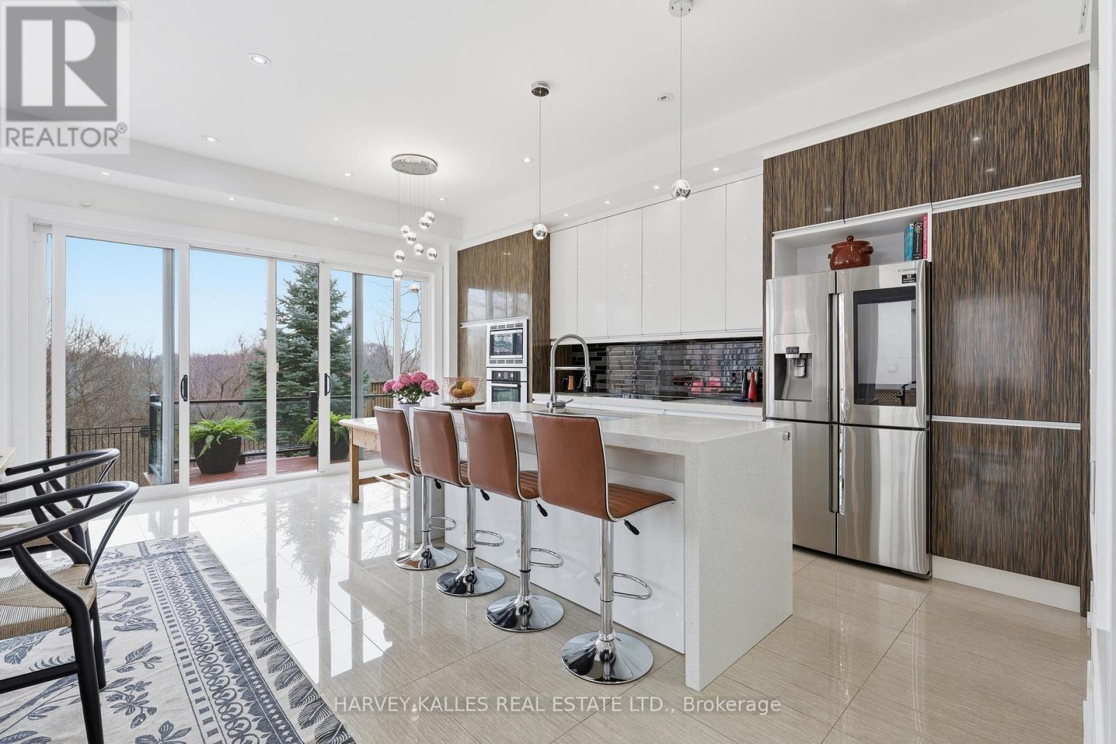 46 Ravenscrest Drive, Toronto, Ontario  M9B 5M7 - Photo 7 - W12989518