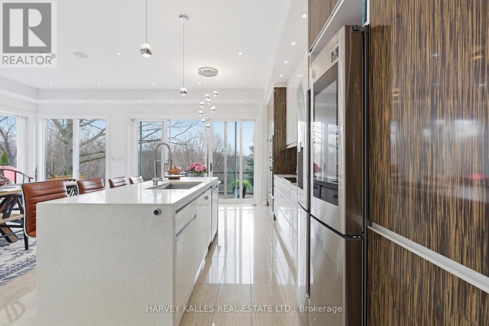 46 Ravenscrest Drive, Toronto, Ontario  M9B 5M7 - Photo 9 - W12989518