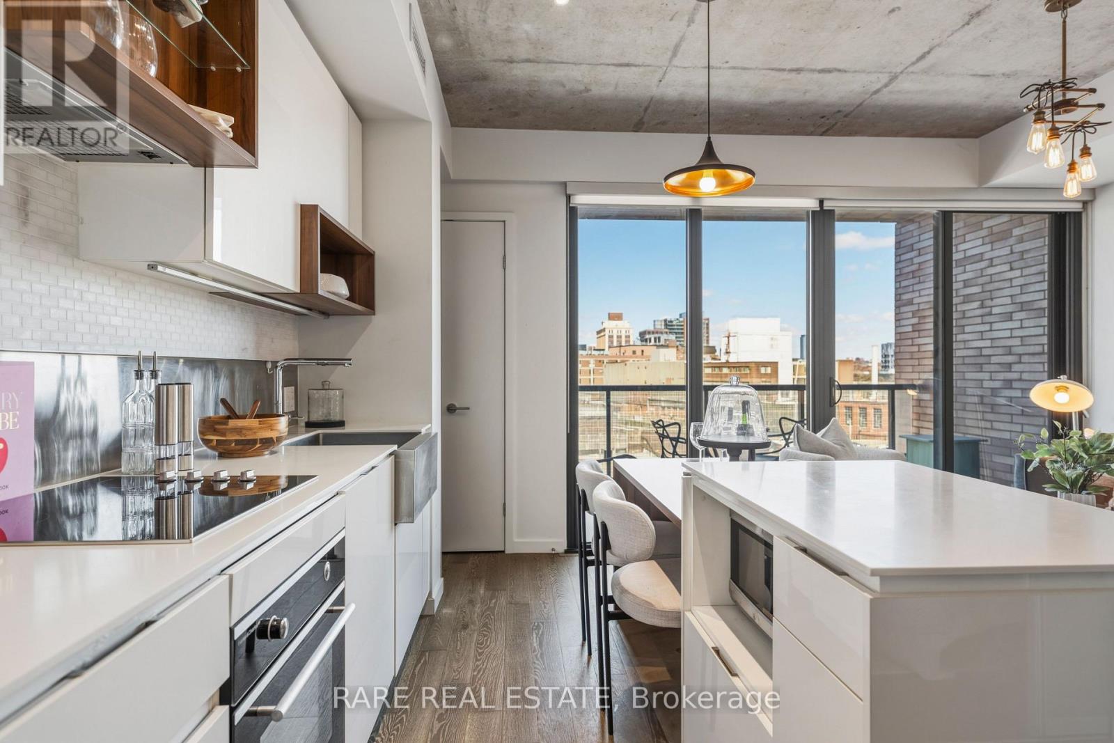 610 - 383 Sorauren Avenue, Toronto, Ontario  M6R 0A4 - Photo 3 - W12989564