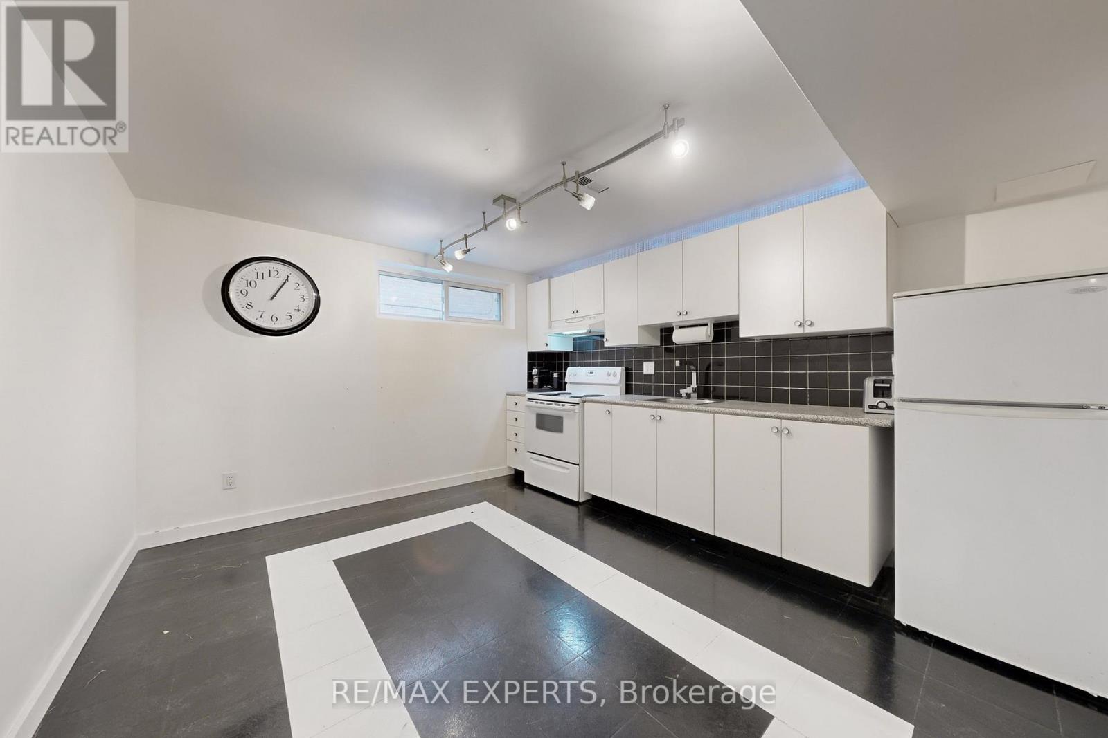 862 Glencairn Avenue, Toronto, Ontario  M6B 2A5 - Photo 10 - W12989568