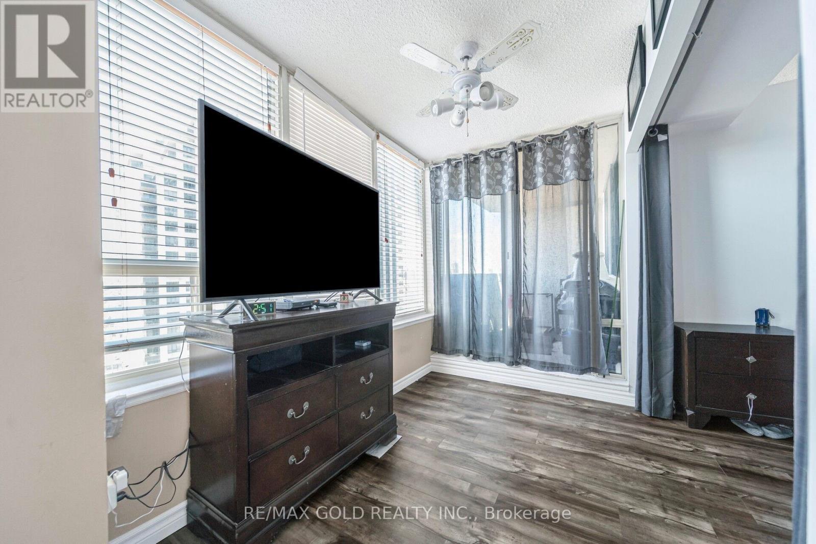 1406 - 350 Rathburn Road W, Mississauga, Ontario  L5B 3Y2 - Photo 12 - W12989602