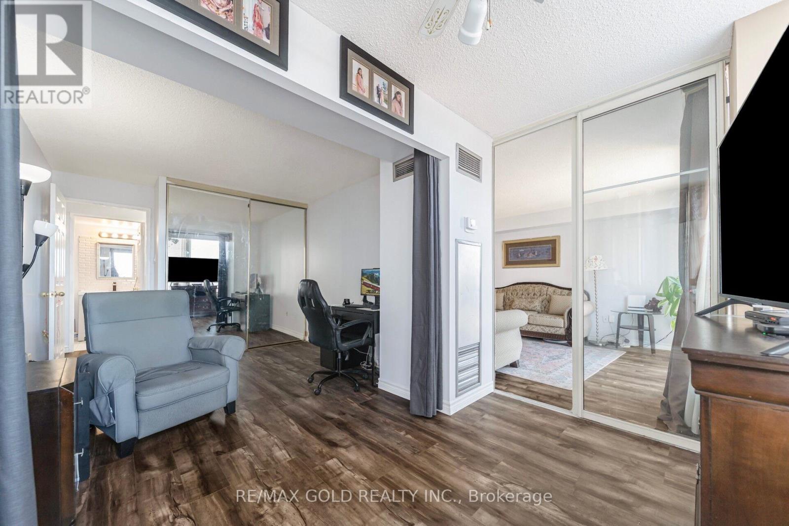 1406 - 350 Rathburn Road W, Mississauga, Ontario  L5B 3Y2 - Photo 14 - W12989602