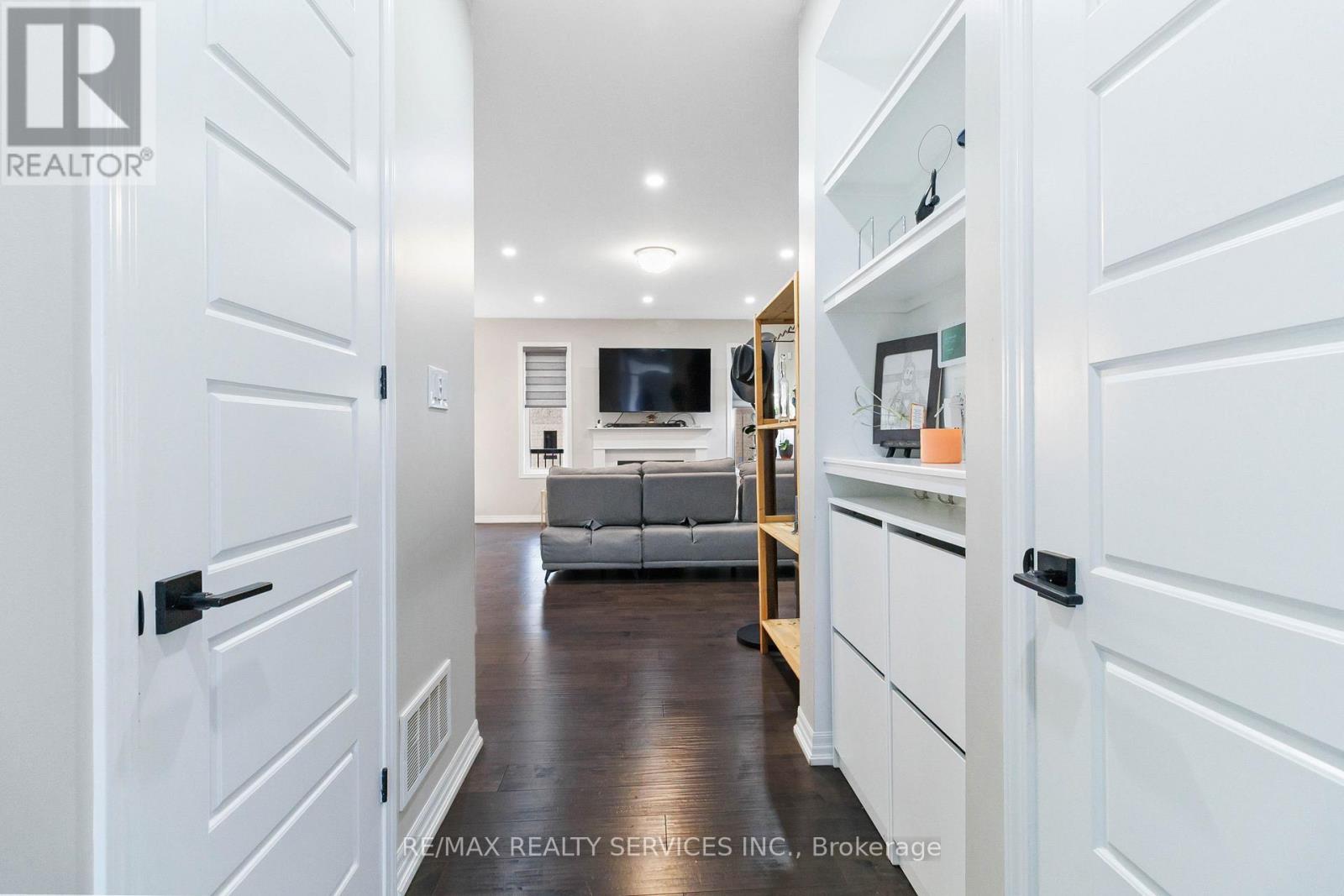 3494 Vernon Powell Drive, Oakville, Ontario  L6H 0X8 - Photo 4 - W12989658