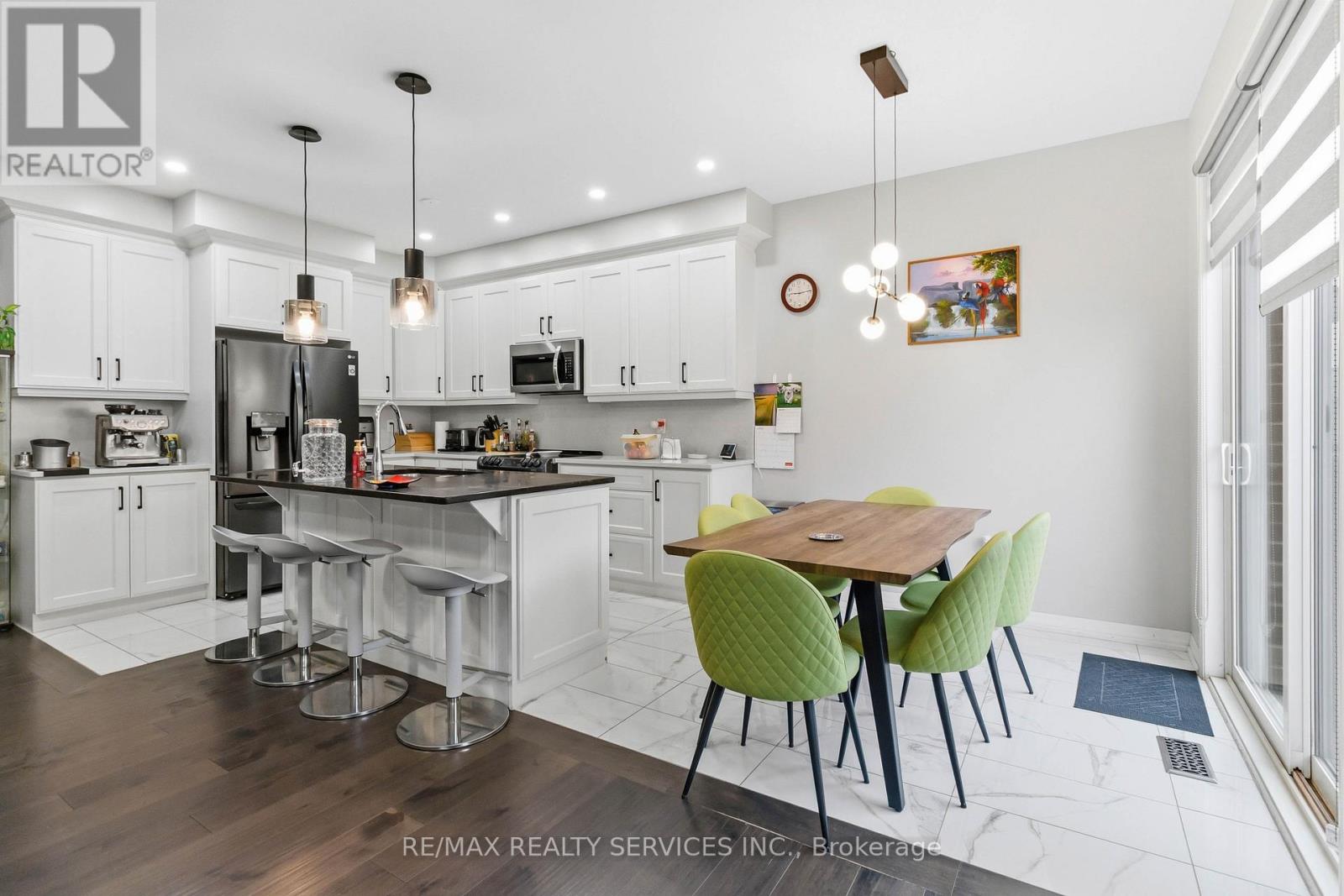 3494 Vernon Powell Drive, Oakville, Ontario  L6H 0X8 - Photo 9 - W12989658