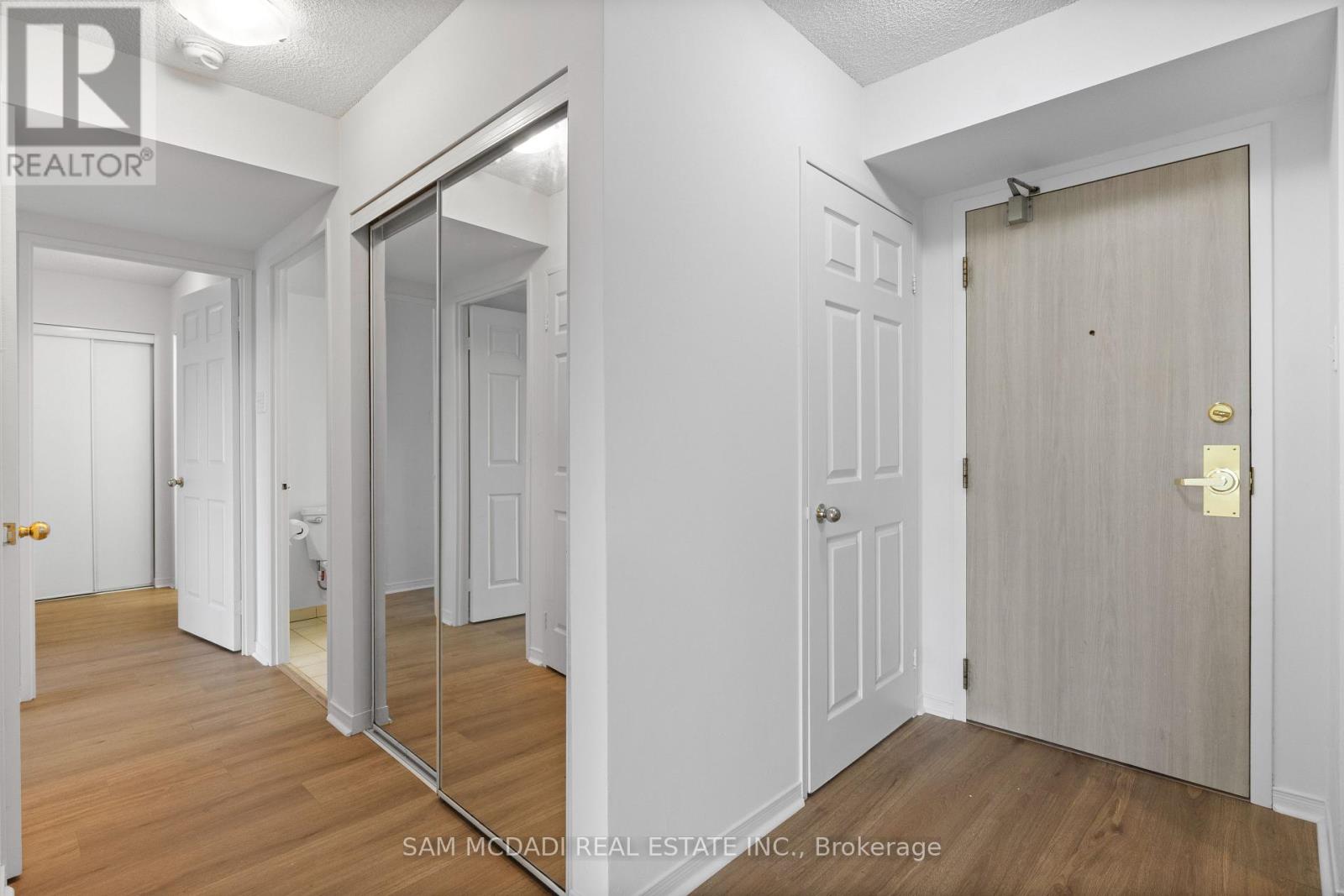 708 - 2177 Burnhamthorpe Road W, Mississauga, Ontario  L5L 5P9 - Photo 4 - W12989712