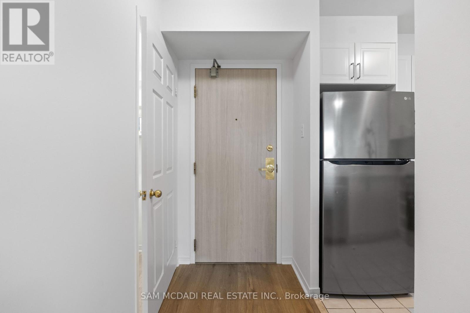 708 - 2177 Burnhamthorpe Road W, Mississauga, Ontario  L5L 5P9 - Photo 5 - W12989712