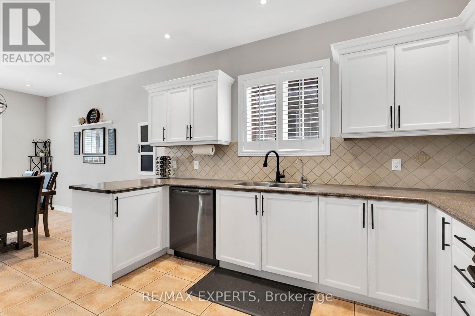 52 Goreridge Crescent, Brampton, Ontario  L6P 1P1 - Photo 14 - W12989724