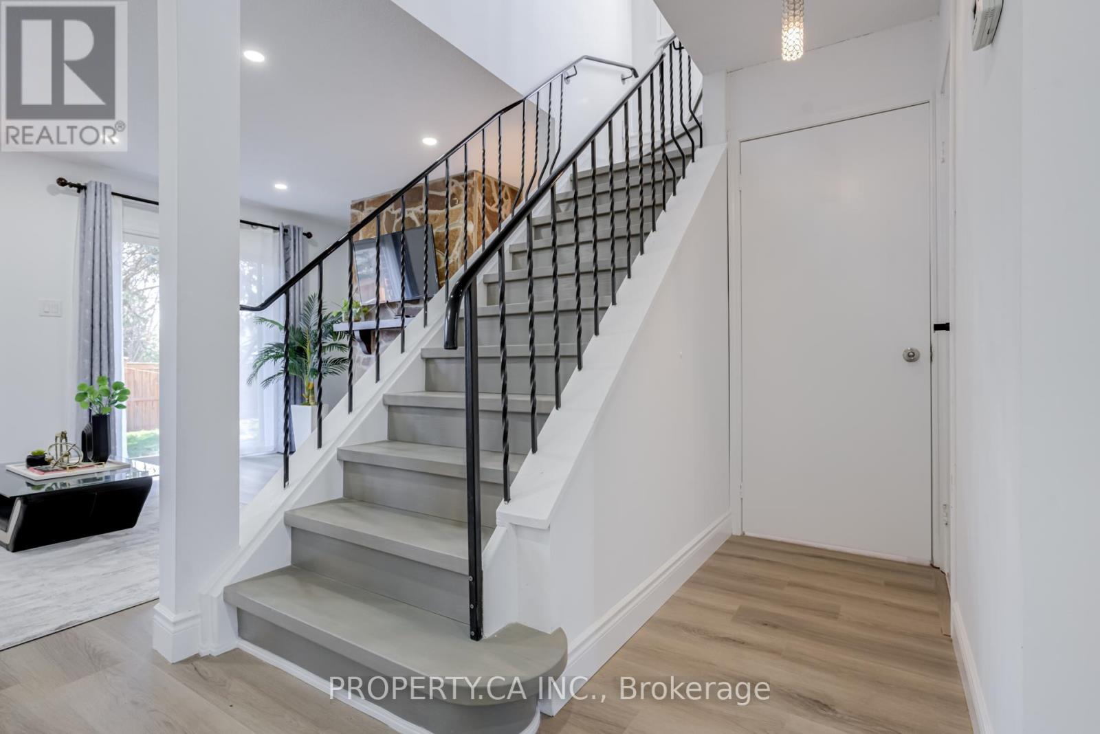 24 Ridler Court, Brampton, Ontario  L6X 2R1 - Photo 11 - W12989782