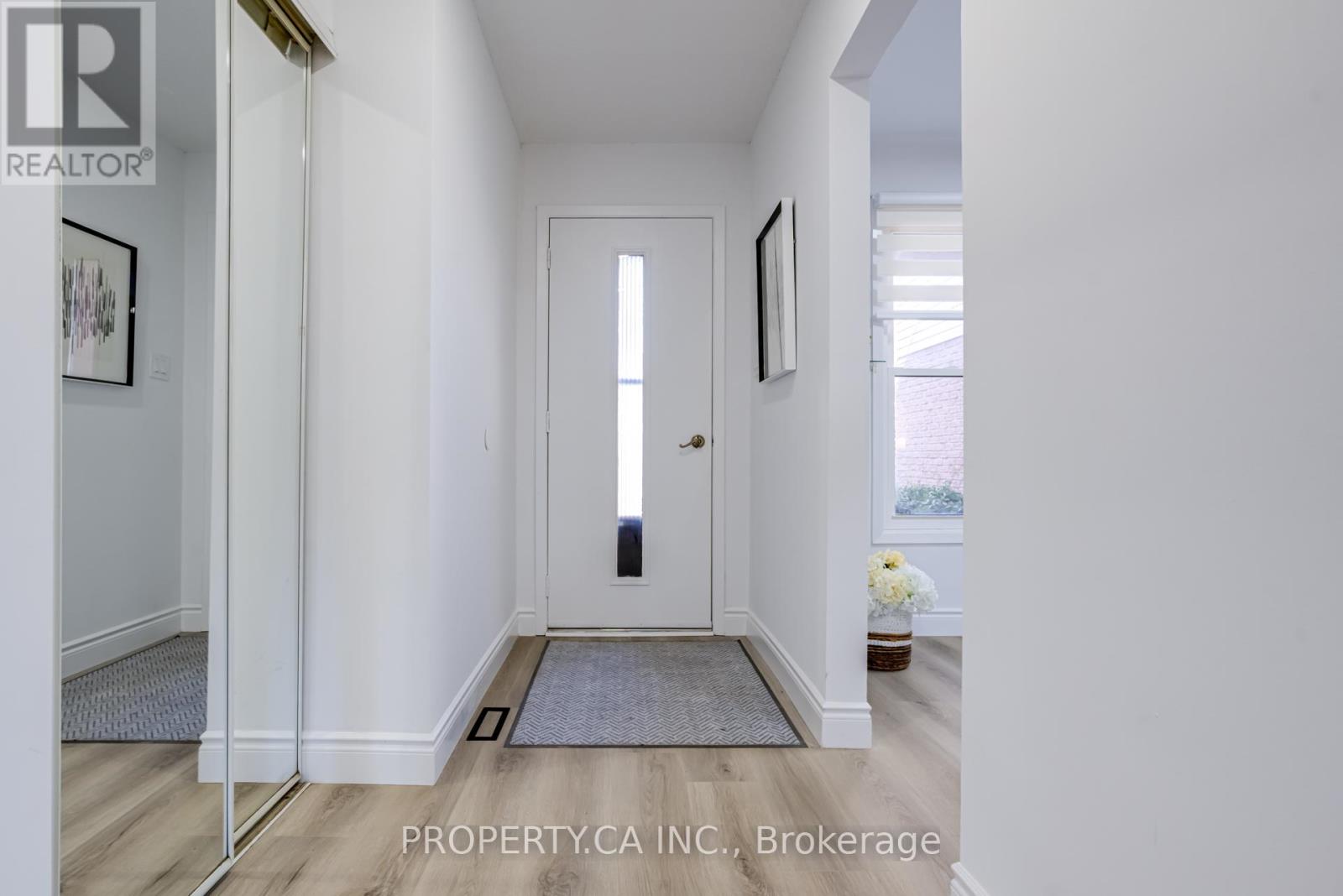 24 Ridler Court, Brampton, Ontario  L6X 2R1 - Photo 4 - W12989782