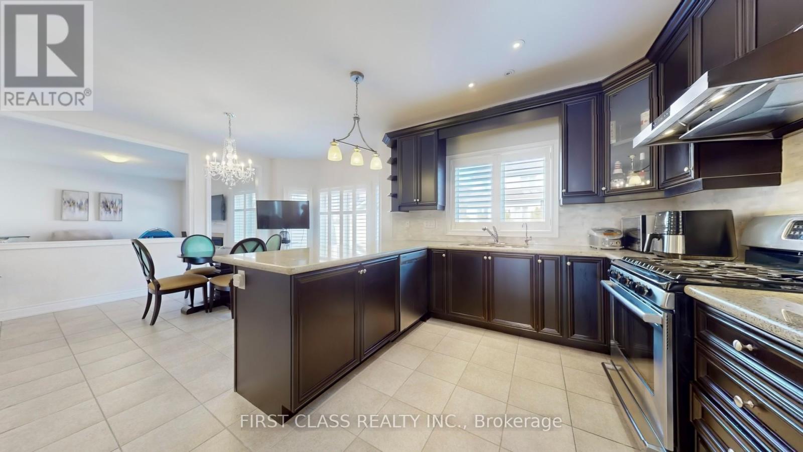 93 Royal West Drive, Brampton, Ontario  L6X 0V8 - Photo 16 - W12989854