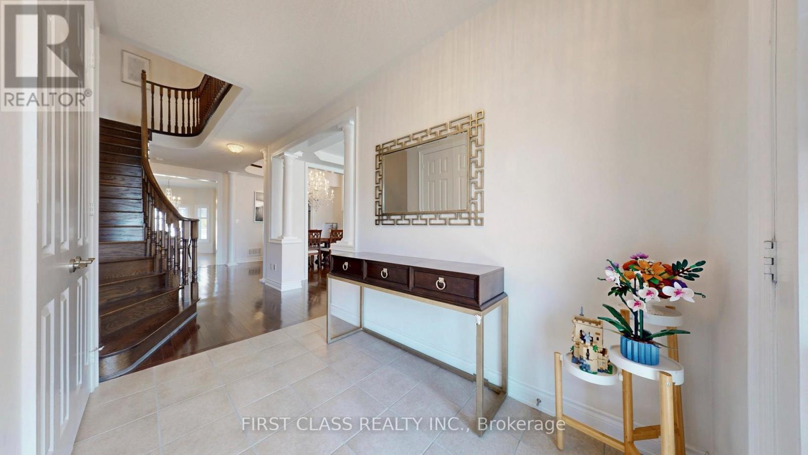 93 Royal West Drive, Brampton, Ontario  L6X 0V8 - Photo 2 - W12989854