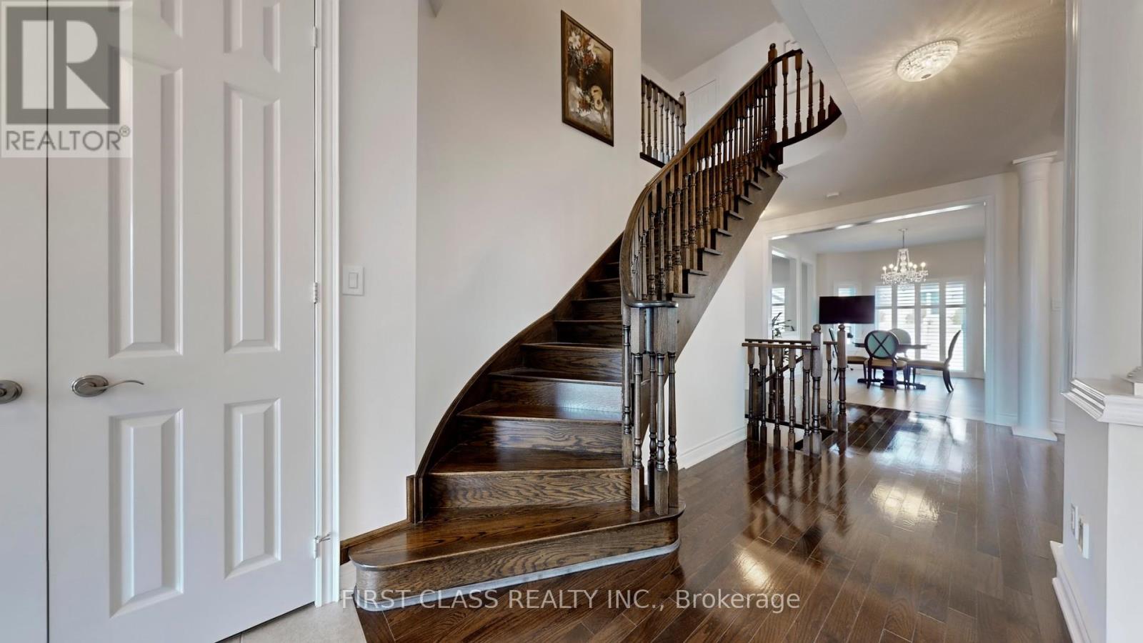 93 Royal West Drive, Brampton, Ontario  L6X 0V8 - Photo 3 - W12989854